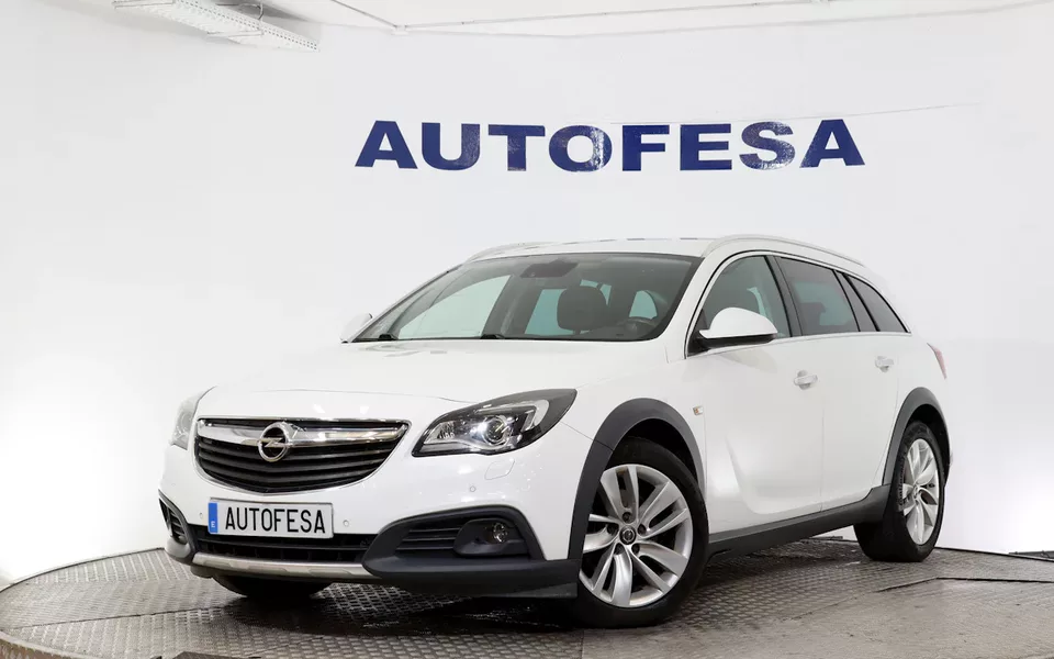 Opel Insignia Country Tourer 2.0 CDTI 4X4 170cv 5P S/S # NAVY, CUERO, BIXENON ,CAMARA TRASERA