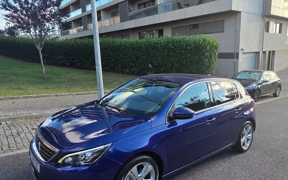 Peugeot 308 1.2 PureTech Allure EAT8