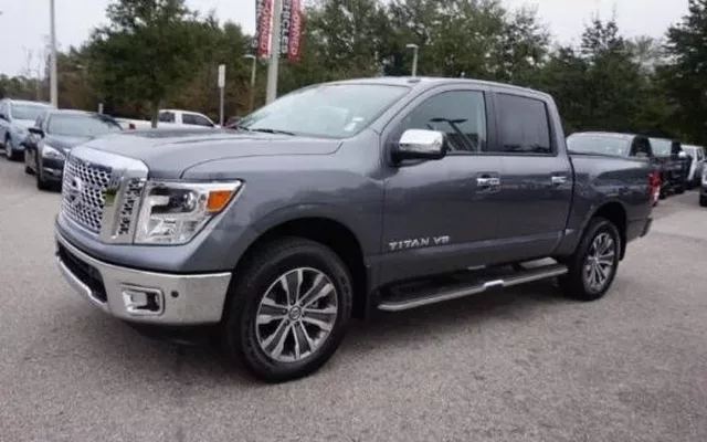 NISSAN Titan 5.6L V8 4WD SL