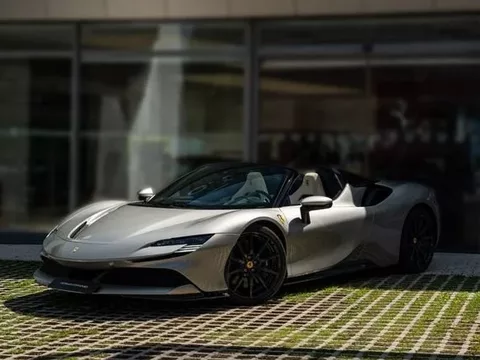 FERRARI SF90 4.0 V8 T Spider