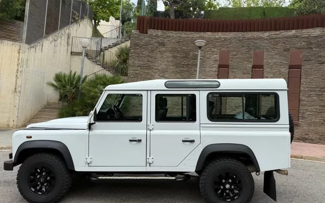 LAND-ROVER Defender Defender 110 SW SE