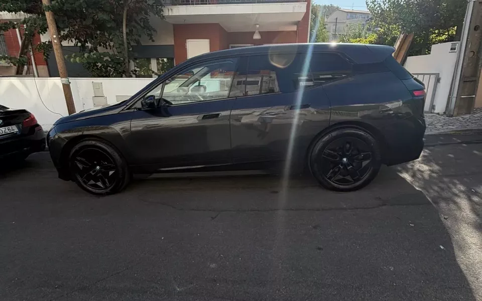 BMW iX xDrive 40