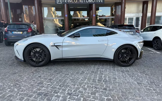 Aston Martin Vantage Coupe V8