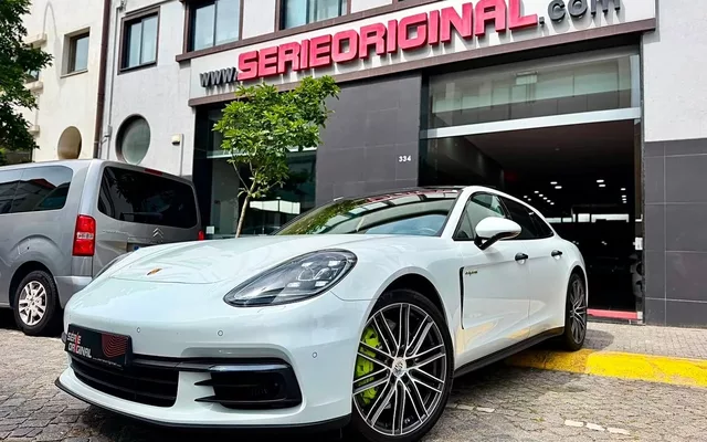 Porsche Panamera Sport Turismo 4 E-Hybrid