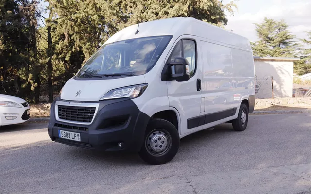 Peugeot Boxer FURGON 2.2 BLUEHDI 335 L2H2 140CV 4P # IVA DEDUCIBLE,PARKTRONIC