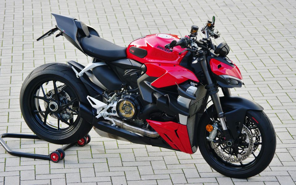 Ducati Streetfighter V2