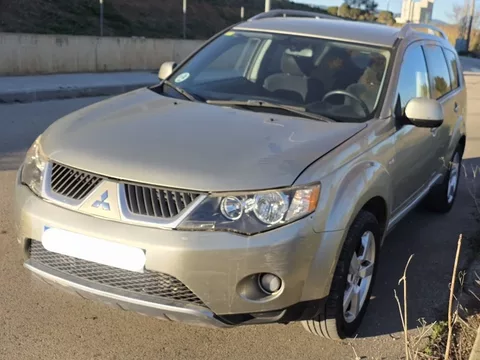 MITSUBISHI Outlander Outlander 2.0DI-D Intense - 3990€ en El vendrell