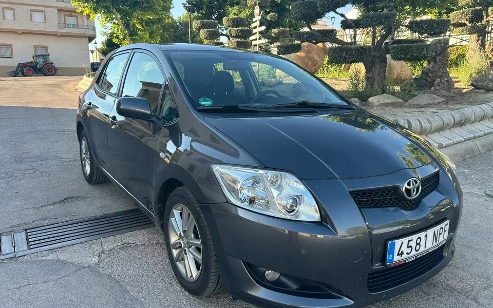 TOYOTA Auris Auris 2.0D-4D Advance