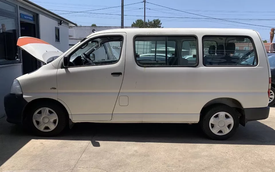 Toyota HiAce 2.5 D-4D Service 2.8T AC