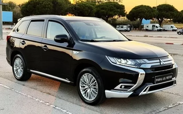 MITSUBISHI Outlander Outlander PHEV Kaiteki 4WD
