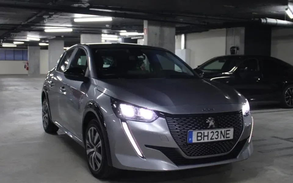 Peugeot e-208