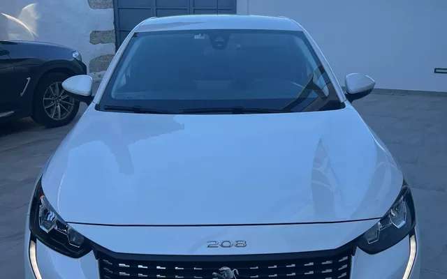 Peugeot 208 PureTech 100 EAT8 Allure