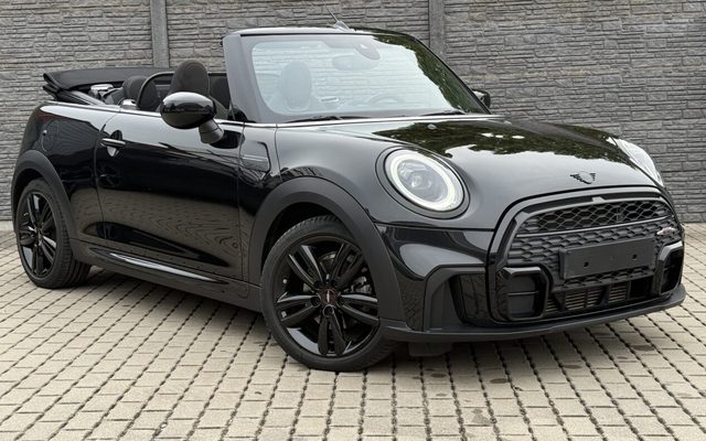 Mini Cooper Cabrio 1.5i Automaat JCW Pakket