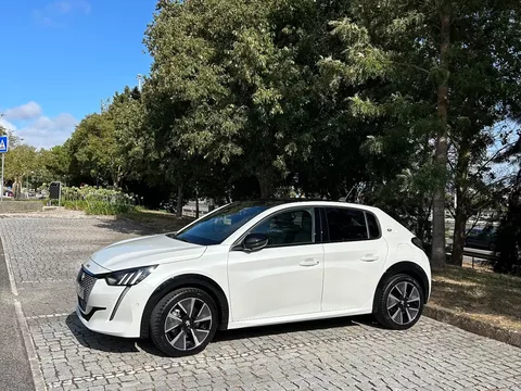 Peugeot e-208 GT