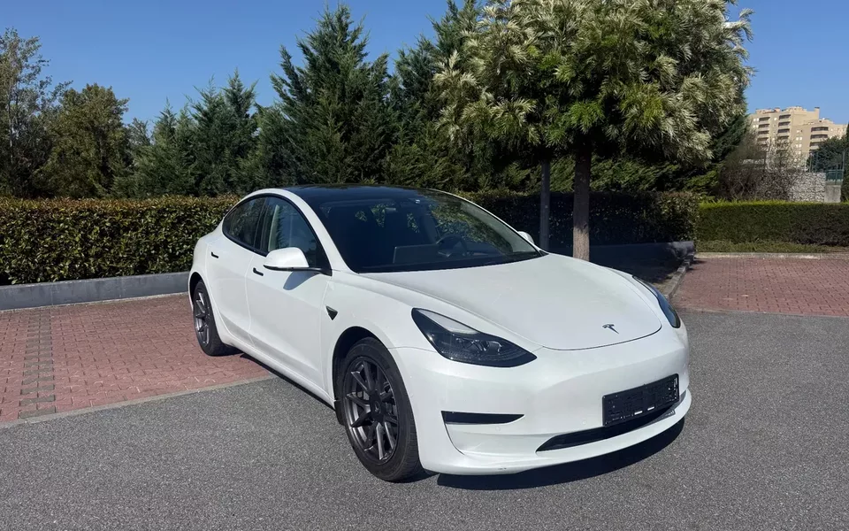 Tesla Model 3 Standard Range Plus RWD