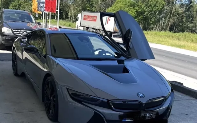 BMW i8