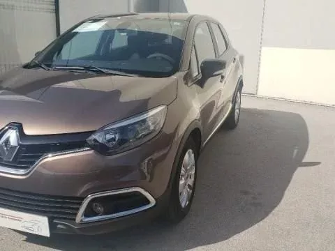 RENAULT Captur RENAULT Captur Monovolumen 90cv Manual de 2 Puertas - 10900€ en Sant fruitos de vages barcelona.