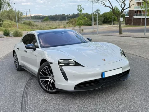 Porsche Taycan Sport Turismo 4S Black Edition