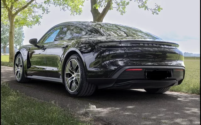 Porsche Taycan Standard