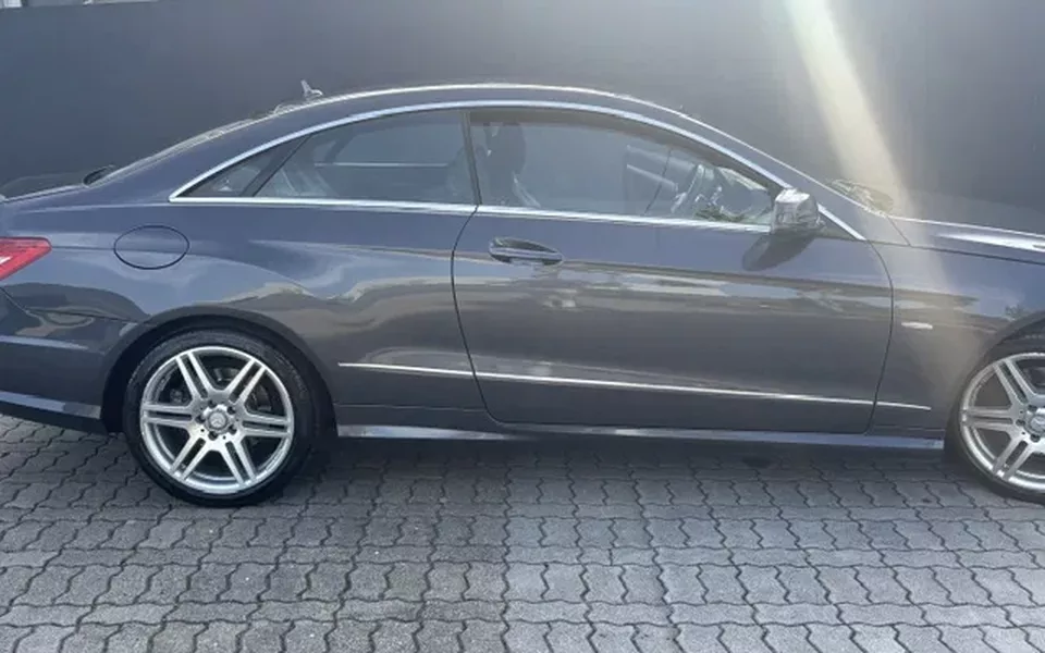 Mercedes-Benz E 220 CDi BlueEfficiency Auto