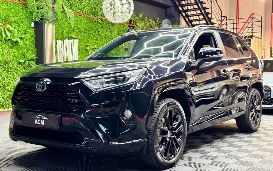 TOYOTA RAV-4 2.5l 220H Black Edition 4WD