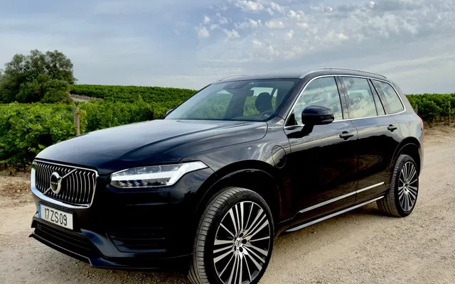 Volvo XC 90 2.0 T8 PHEV Momentum Plus AWD