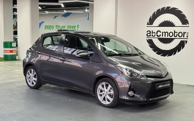 Toyota Yaris Hybrid Advance