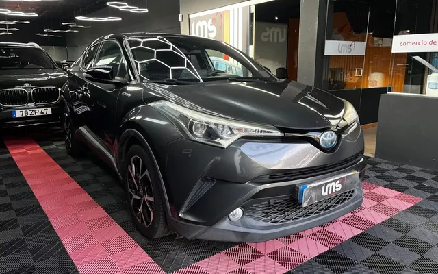 Toyota C-HR 1.8 Hybrid Square Collection
