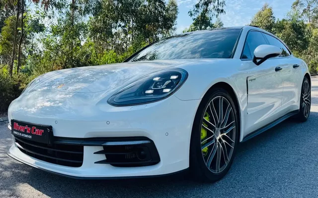Porsche Panamera Sport Turismo 4 E-Hybrid