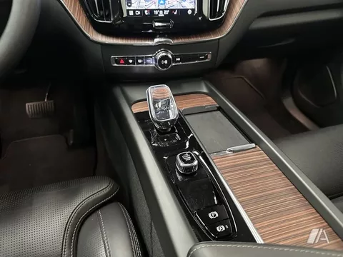 VOLVO XC60 XC60 T6 Recharge Ultimate Dark