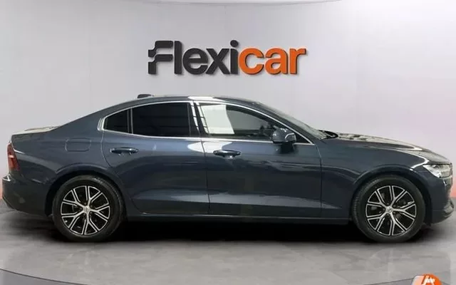 VOLVO S60 B4(G) FWD Plus Dark Auto