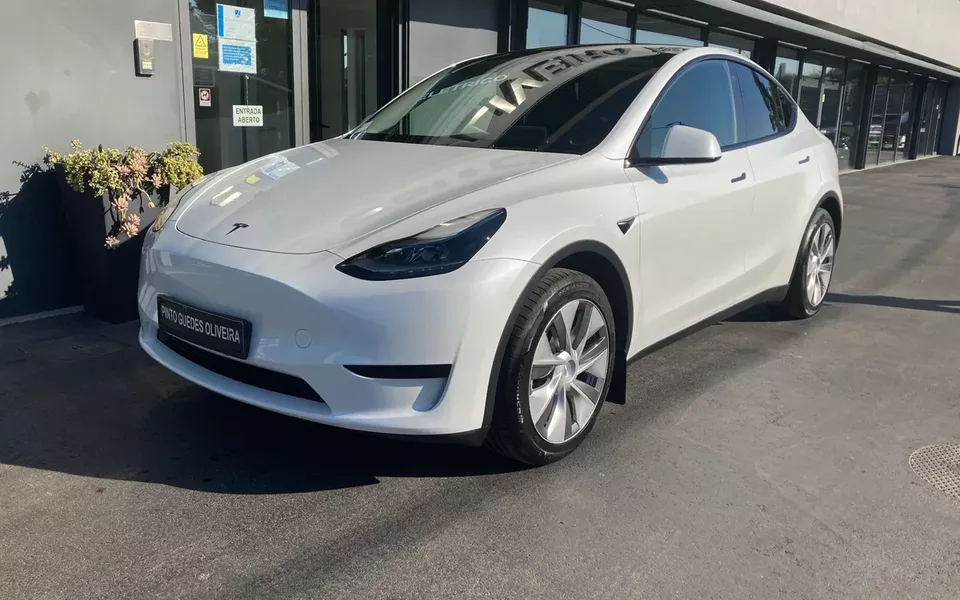 Tesla Model Y RWD