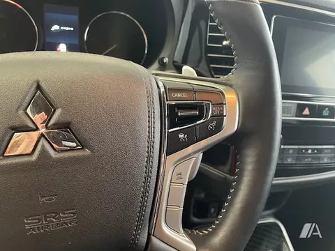 MITSUBISHI Outlander Outlander PHEV Kaiteki 4WD