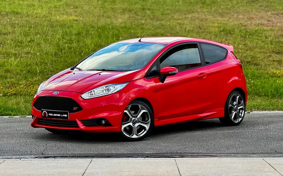 Ford Fiesta 1.6 EcoBoost c/ Pack Pele Desportiva ST