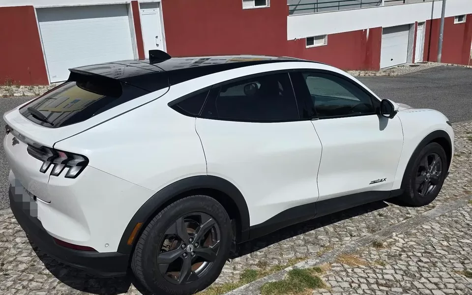 Ford Mustang Mach-E Alargada