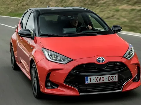 TOYOTA Yaris Yaris 120H 1.5 Business Plus