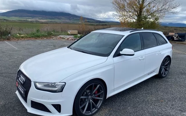 AUDI A4 RS 4 Avant 4.2 TFSI quattro S-Tronic