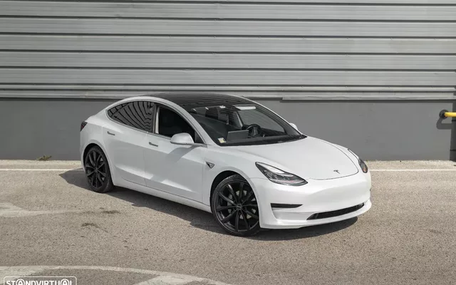 Tesla Model 3 Tração Traseira