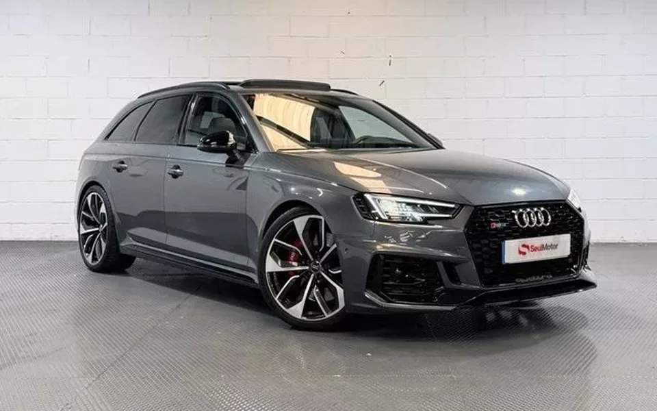 AUDI A4 RS4 Avant 2.9 TFSI quattro tiptronic
