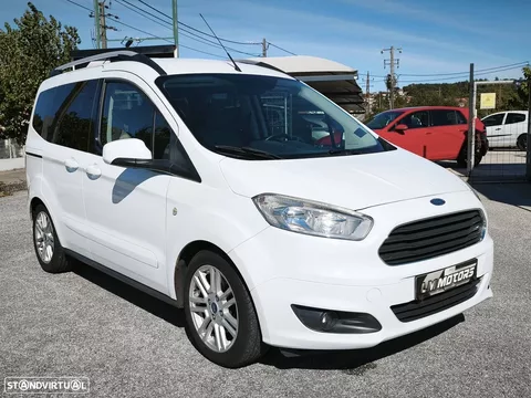 Ford Tourneo Courier 1.0 EcoBoost Titanium