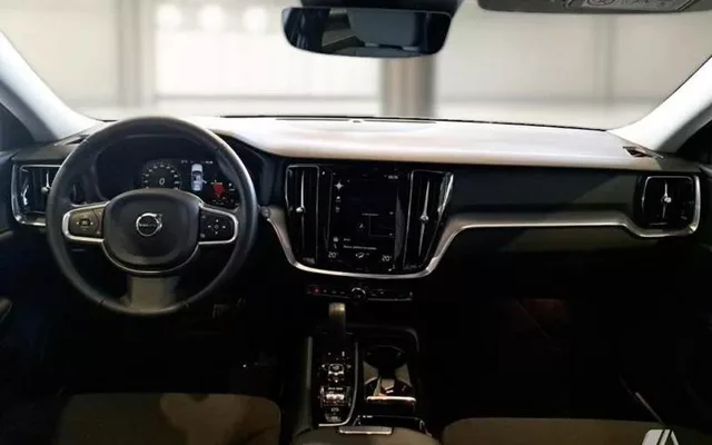 VOLVO V60 2.0 T6 AWD Recharge Core Auto