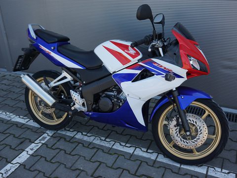 Honda CBR 125 R TRICOLOR