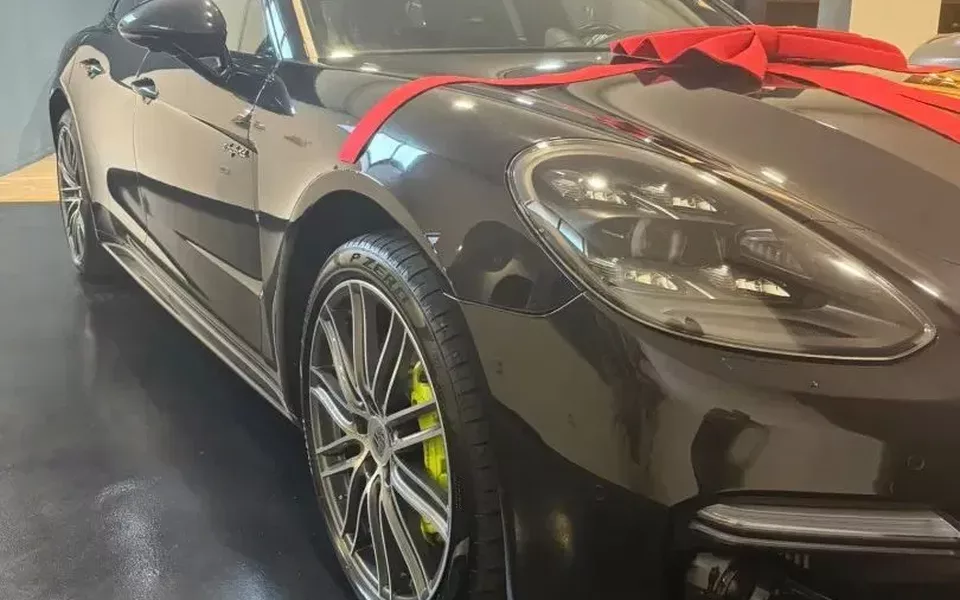 Porsche Panamera Sport Turismo 4 E-Hybrid