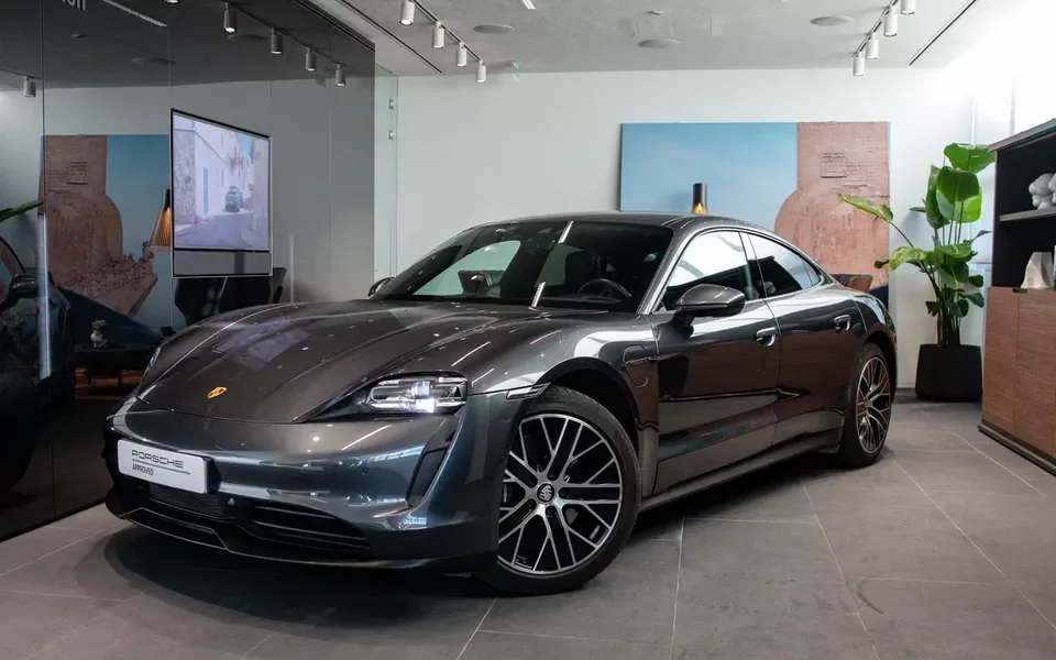 Porsche Taycan Standard