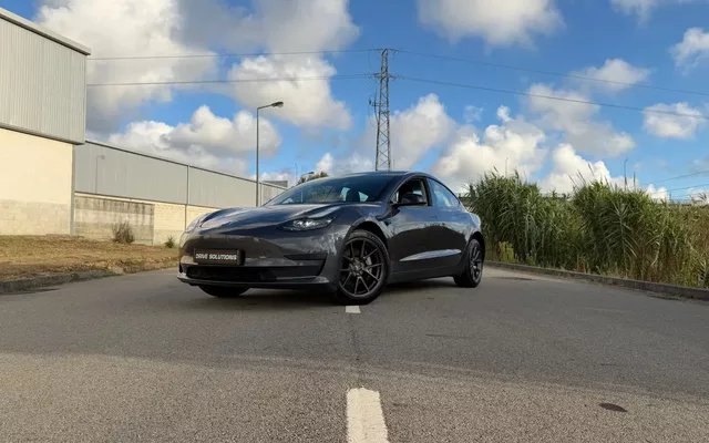 Tesla Model 3 Standard Range Plus RWD