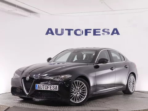 Alfa Romeo Giulia 2.2D LUSSO AUTO 180CV 4P # CUERO, NAVY, PARKTRONIC