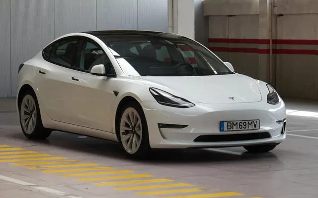 Tesla Model 3 Long Range RWD