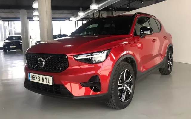 VOLVO XC40 XC40 2.0 B3 PLUS DARK AUTO 5P