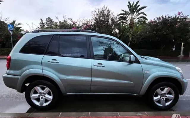 TOYOTA RAV-4 RAV-4 2.0D4-D Sol