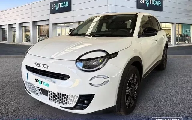 FIAT 600 MHEV 1.2 74kW (100CV) DDCT -